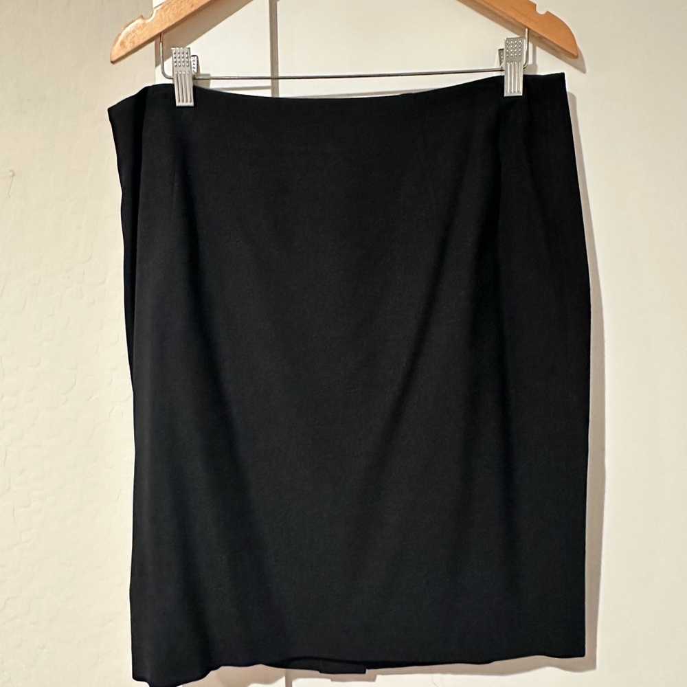 Hugo Boss Vilina 1 black pencil skirt.